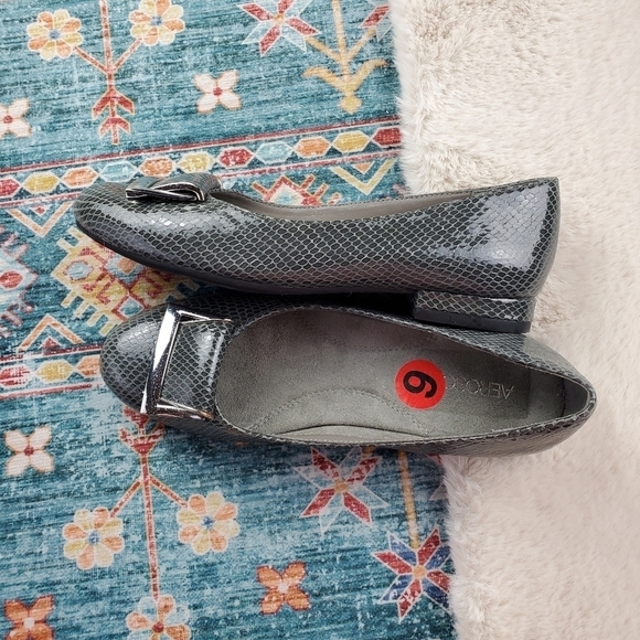 Aerosoles Gray Buckle Flats Women US 6 - Picture 5 of 11